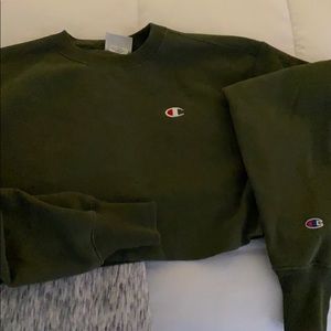 green cropped champion sweatshirt